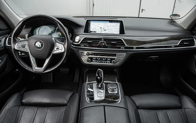 BMW Seria 7 cena 149000 przebieg: 255000, rok produkcji 2016 z Sejny małe 781